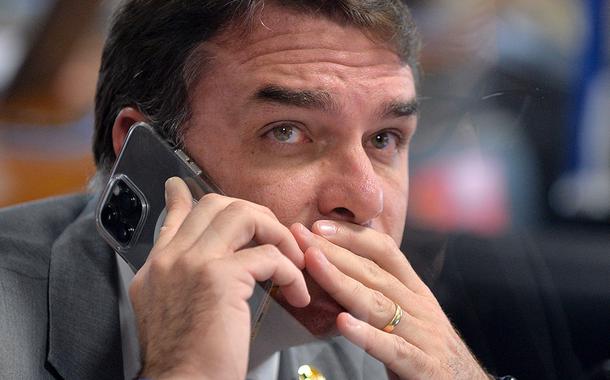 Flávio Bolsonaro diz que Jair será o maior cabo eleitoral do País se vier a perder os direitos políticos