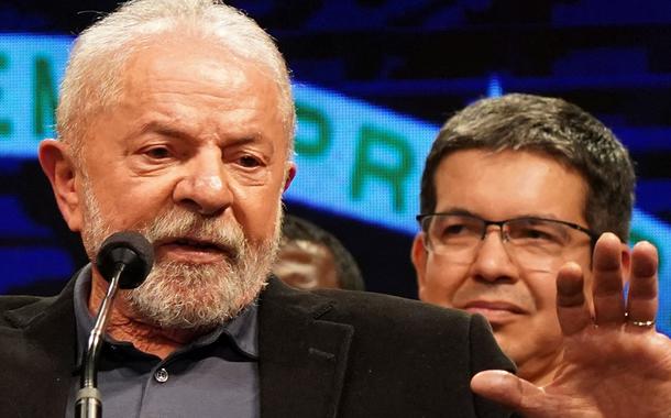 ‘Democracia não é só o povo gritar que está com fome, ele tem que comer’, diz Lula