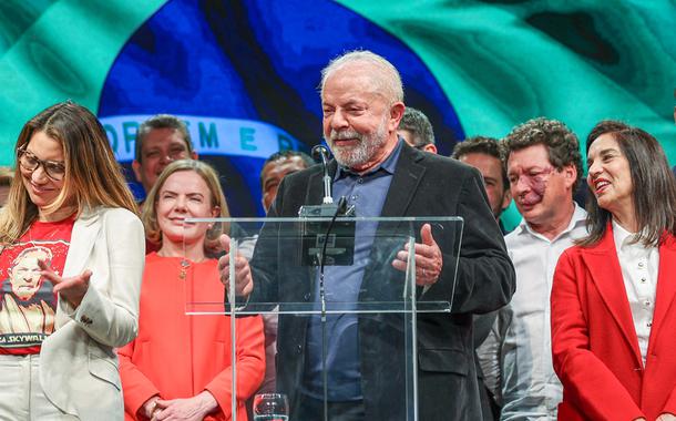 Lula diz que PT é especialista em vencer no 2º turno e chamará 'todas as forças políticas que tenham voto' contra Bolsonaro