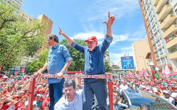Nunca um presidente usou tanto a máquina pública para se reeleger, diz Lula sobre Bolsonaro