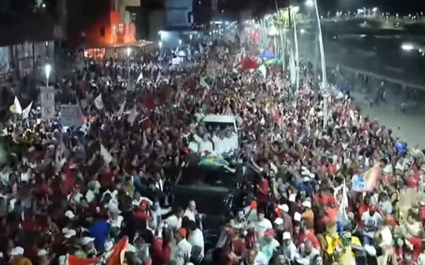 Quem ganha até R$ 5 mil será isento do Imposto de Renda, diz Lula, no meio a multidão em Salvador