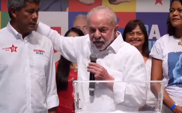 Lula faz caminhada em Salvador e reforça que vai disputar o voto dos indecisos: 