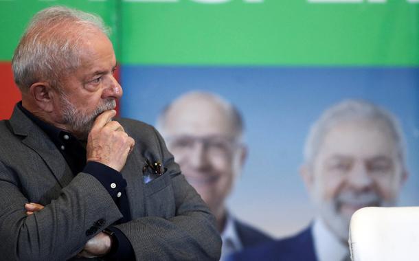 Lula vê eleição parelha e diz que Datafolha serve de alerta