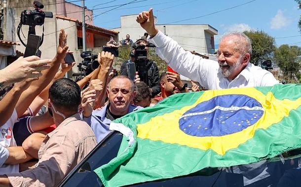 Lula volta com a força do povo contra o ódio e para reconstruir o Brasil