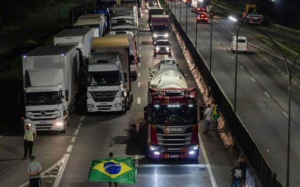 Maioria do STF ordena que polícias desbloqueiem rodovias fechadas por bolsonaristas