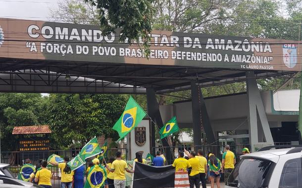 Justiça manda dispersar ocupação de golpistas em frente a quartel em Manaus