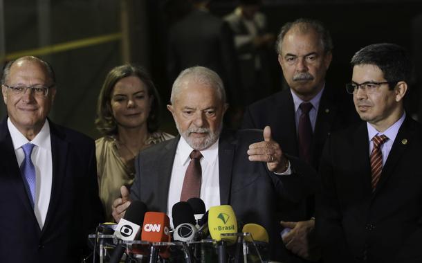 Lula diz que só definirá nomes para o ministério após viagem ao Egito e a Portugal