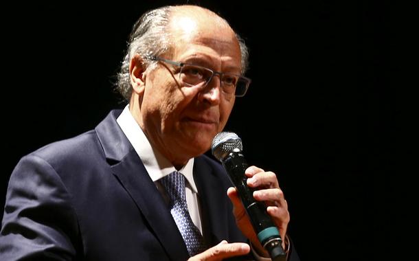 Alckmin: atos pró-golpe são 'coisa de menino mimado'