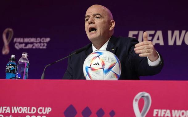Presidente da FIFA diz que europeus devem pedir desculpas durante 3 mil anos antes de criticar o Catar