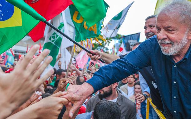 Ipec: 64% dos brasileiros consideram que Lula está no caminho certo
