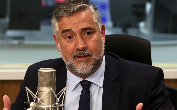 Pimenta defende campanha contra fake news e o direito dos brasileiros à informação correta