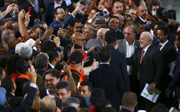 Centrais sindicais saíram de encontro com Lula com boa expectativa sobre aumento do salário mínimo