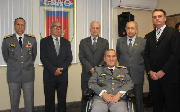 O presentinho do general Villas Bôas para Bolsonaro: o diploma do Exército