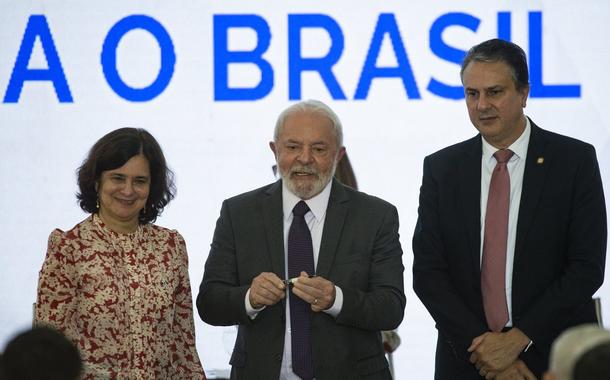 Em 100 dias de governo, Brasil terá todas as políticas sociais de volta, diz Lula ao relançar Mais Médicos
