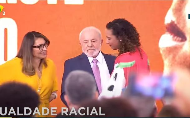 Lula lança pacote de medidas para a igualdade racial; Anielle chora ao anunciar cota para negros em cargos do governo