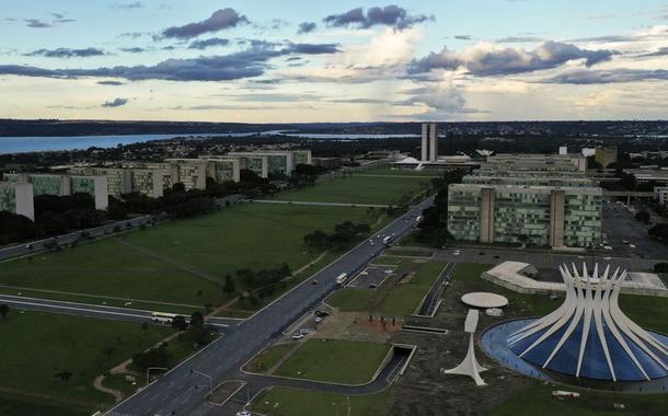 Aos 63 anos, Brasília é a obra-prima de Oscar Niemeyer