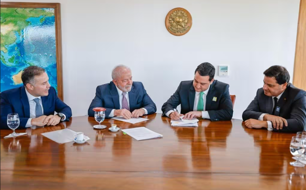 Lula e Ratinho Jr. assinam parceria para leiloar estradas no Paraná