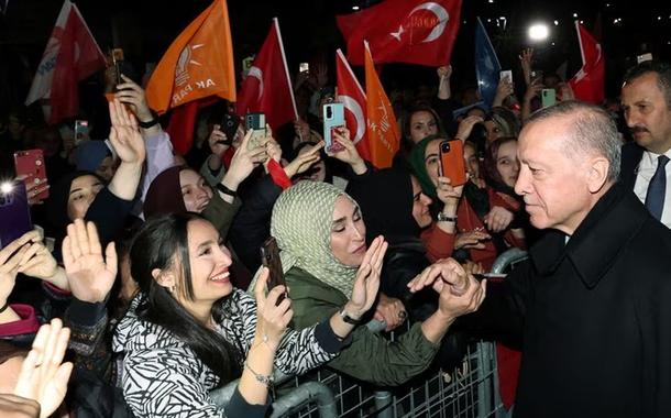 Na Turquia, Erdogan chega em 1º lugar em eleições presidenciais que serão decididas no 2º turno