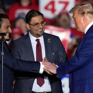 mail?url=https%3A%2F%2Fredrightdaily.com%2Fwp-content%2Fuploads%2F2024%2F10%2Ftrump-rally-Novi-Michigan-355x355.jpg&t=1730235341&ymreqid=db14a754-fed5-3305-1c70-79028d017900&sig=zwrIiRJfrK92JncSEJ4JOw--~D