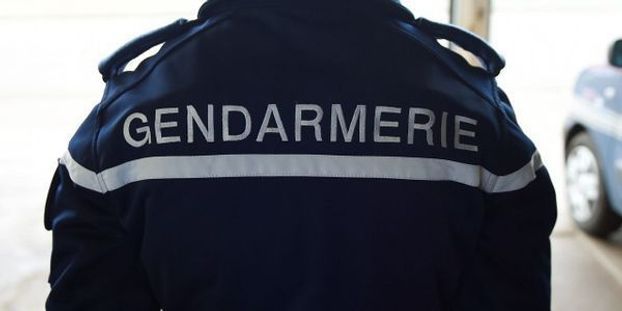 Un couple de personnes âgées a été retrouvé mort chez eux dimanche en Isère, vraisemblablement tués par la carabine retrouvée à leurs côtés.