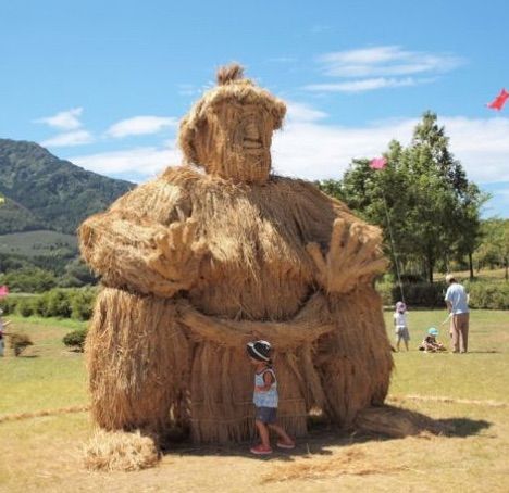 Image result for EVERY YEAR JAPANESE ART STUDENTS GET TOGETHER AND MAKE GIANT ANIMALS OUT OF STRAW