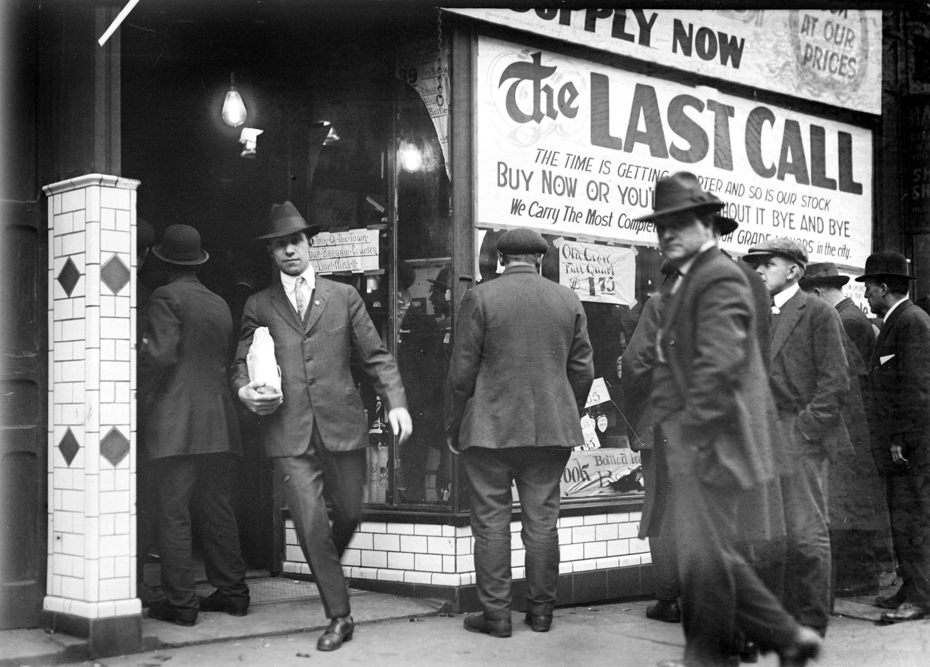 Image result for prohibition takes effects in 1920s america