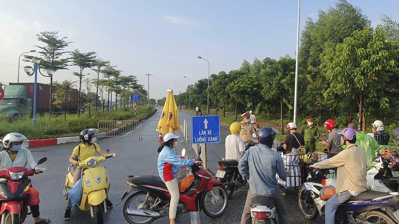 Một chốt chặn ở ngõ vào Hà Nội đang trong thời kỳ phong tỏa. Ảnh chụp ngày 24/07/2021.