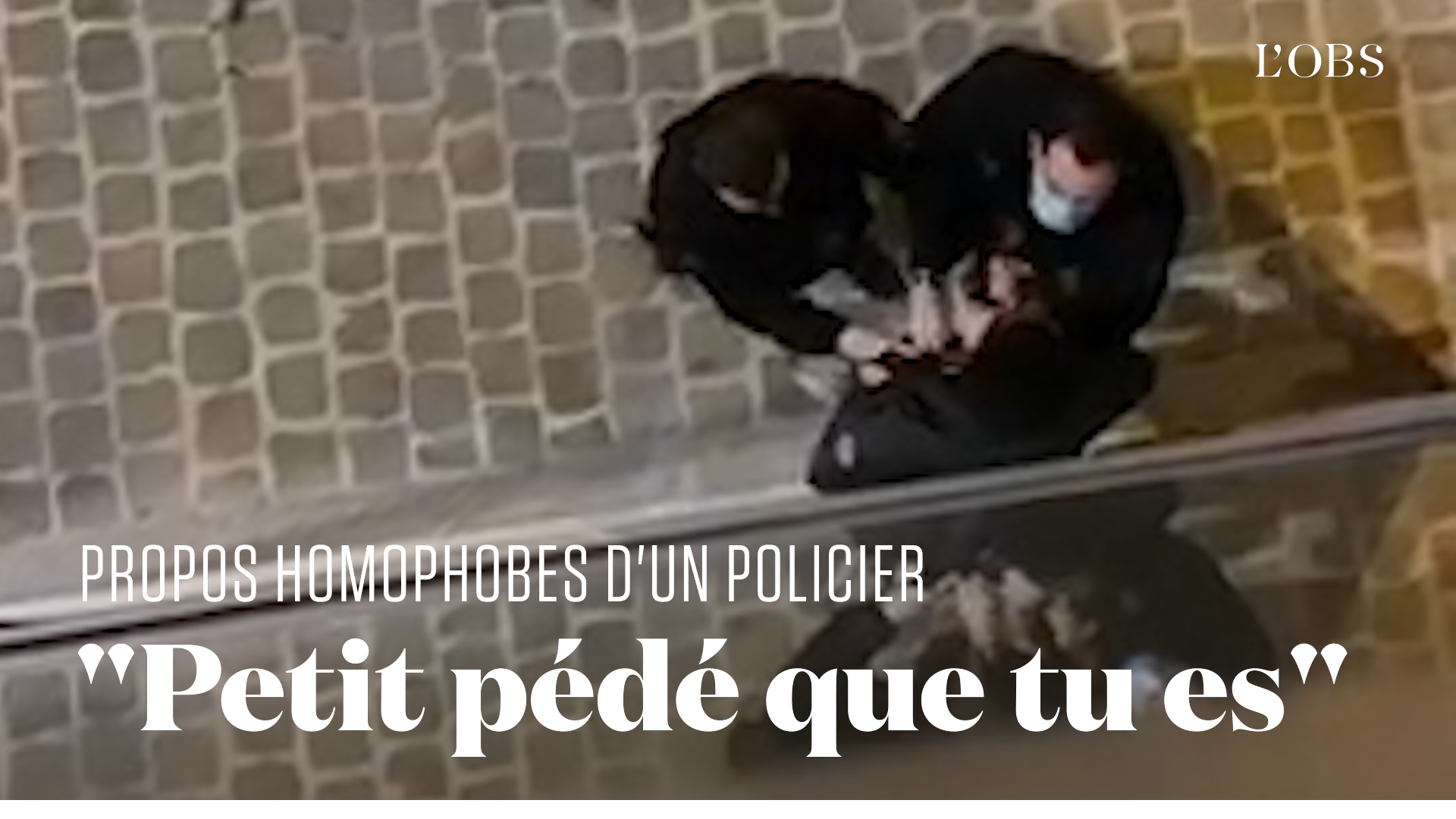 Un jeune homme se fait traiter de "petit pédé" par un des policiers qui l'interpellent à Paris