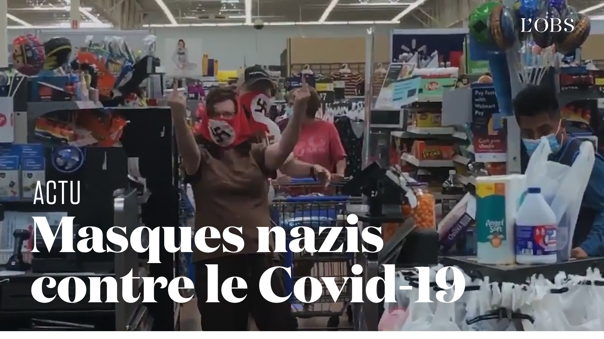 Un couple d’Amé­ri­cains fait ses courses avec des masques nazis contre le Covid-19