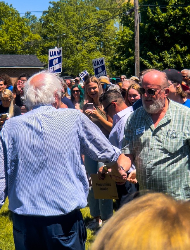 Bernie shaking hands with a rallygoer