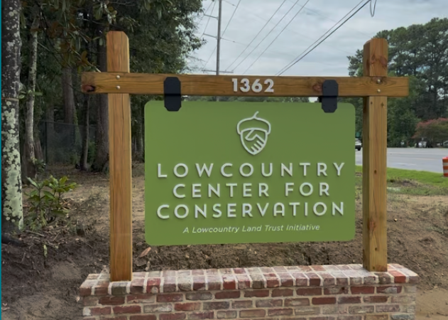 Lowcountry%20Land%20Trust%20Center%20for%20Conservation%20sign.png