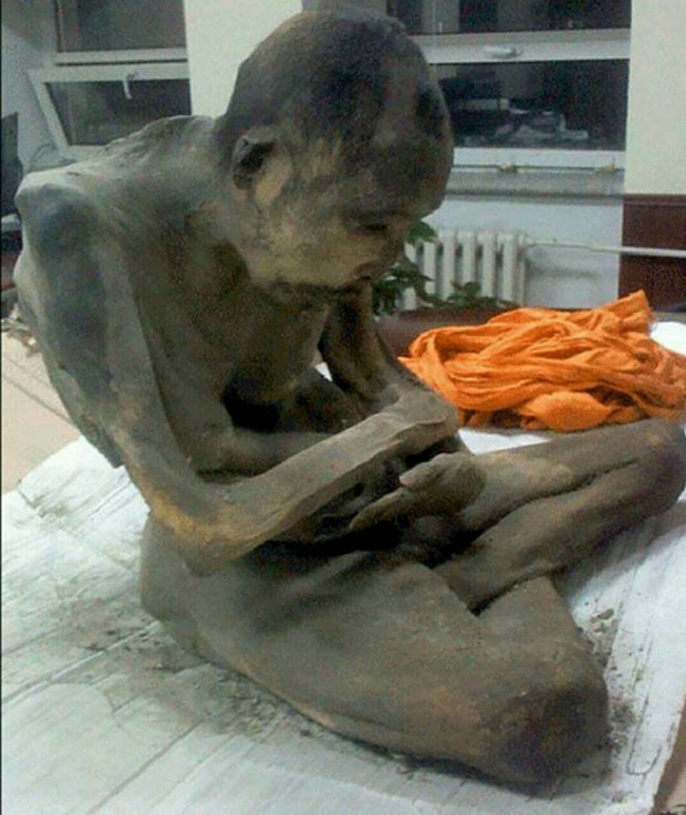 Chụp cắt lớp tượng Phật 1.000 năm tuổi, các nhà khoa học sửng sốt thấy bộ xương người rõ mồn một bên trong, chuyện kỳ quái gì đã xảy ra? - Ảnh 5. Chụp cắt lớp tượng Phật 1.000 năm tuổi, các nhà khoa học sửng sốt thấy bộ xương người rõ mồn một bên trong, chuyện kỳ quái gì đã xảy ra? - Ảnh 5.