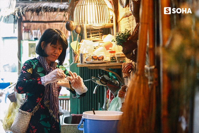 Người Việt Nam làm chuối nếp nướng ngon nhất thế giới: Từ hộ nghèo bán rong đến doanh thu 400 triệu đồng/tháng - Ảnh 2.
