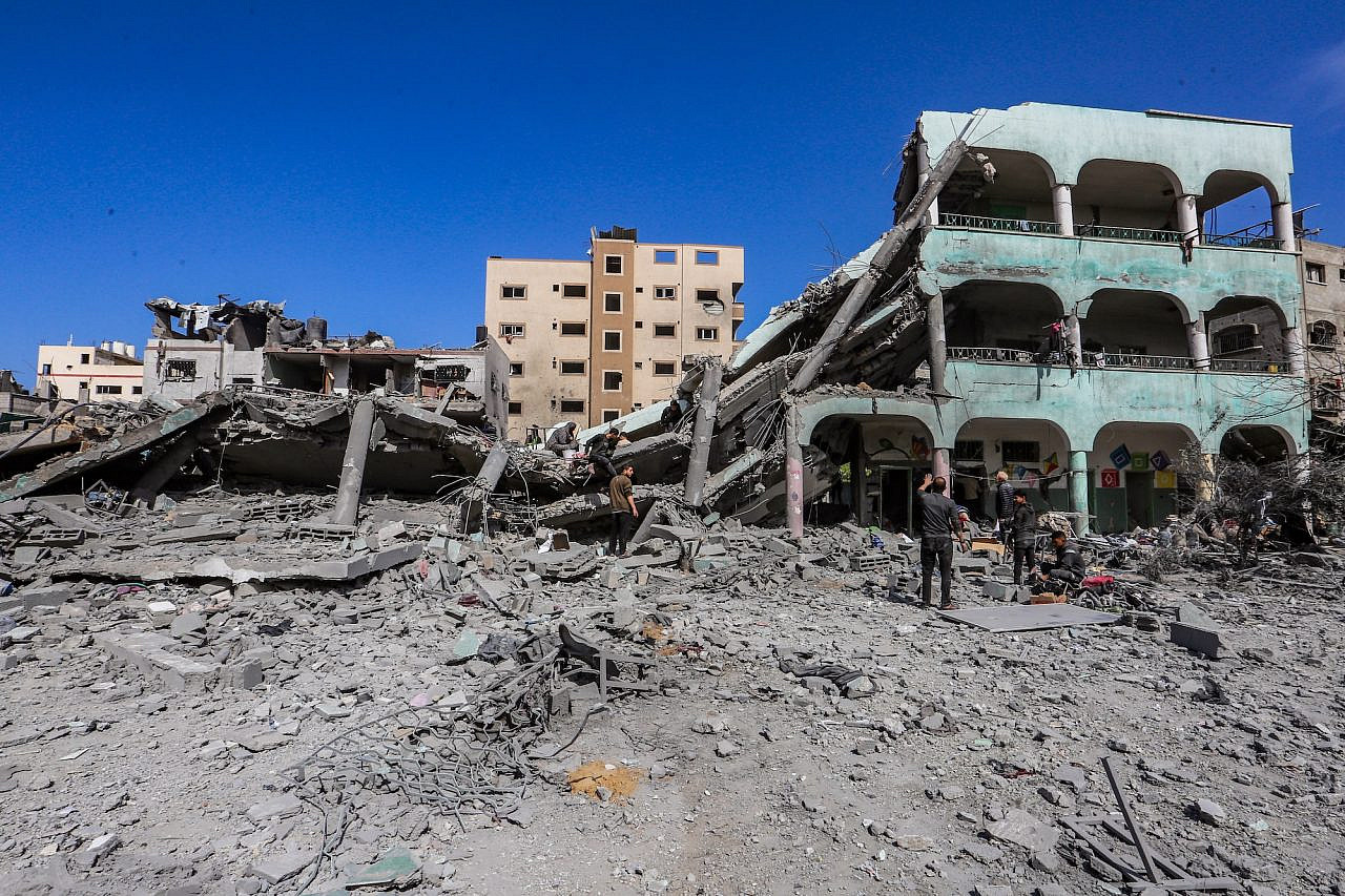 Palestinians inspect the damage to Dar Al-Arqam School in the Al-Tuffah neighborhood after it was bombed by Israeli aircraft, Gaza City, northern Gaza Strip, April 4, 2025. (Ali Hassan/Flash90)