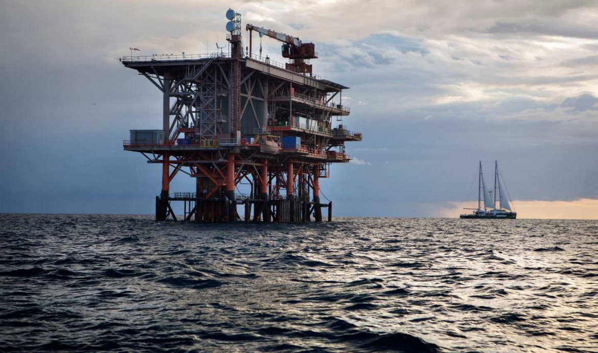 Una piattaforma petrolifera