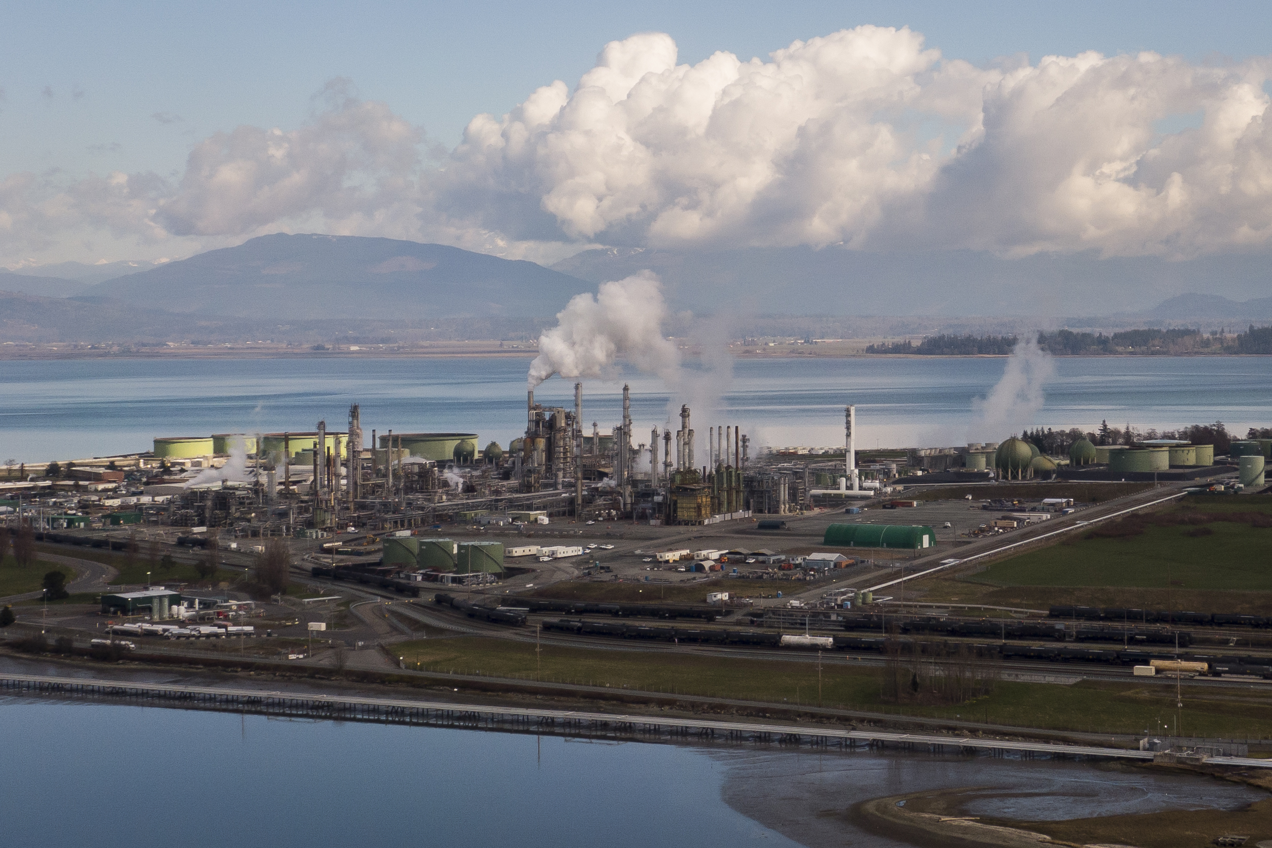 A photo of an oil refinery in Washington State. 