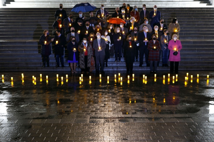 Nightly 2-10-22 congress House Speaker Nancy Pelosi joins a bicameral and bipartisan group of lawmakers on the East Front of the U.S. Capitol for a moment of silence for the more than 900,000 people who have died from Covid-19.