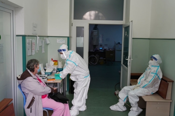 Nightly 11-9-21 photo Medical staff attend to a new Covid-19 patient at the Institute of Pneumophysiology Marius Nasta in Bucharest, Romania.