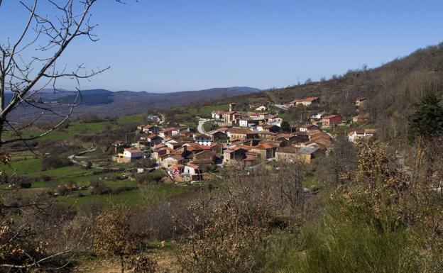 Vista del pueblo de Bustillo del Monte tomada desde el alto de Santa Juliana.