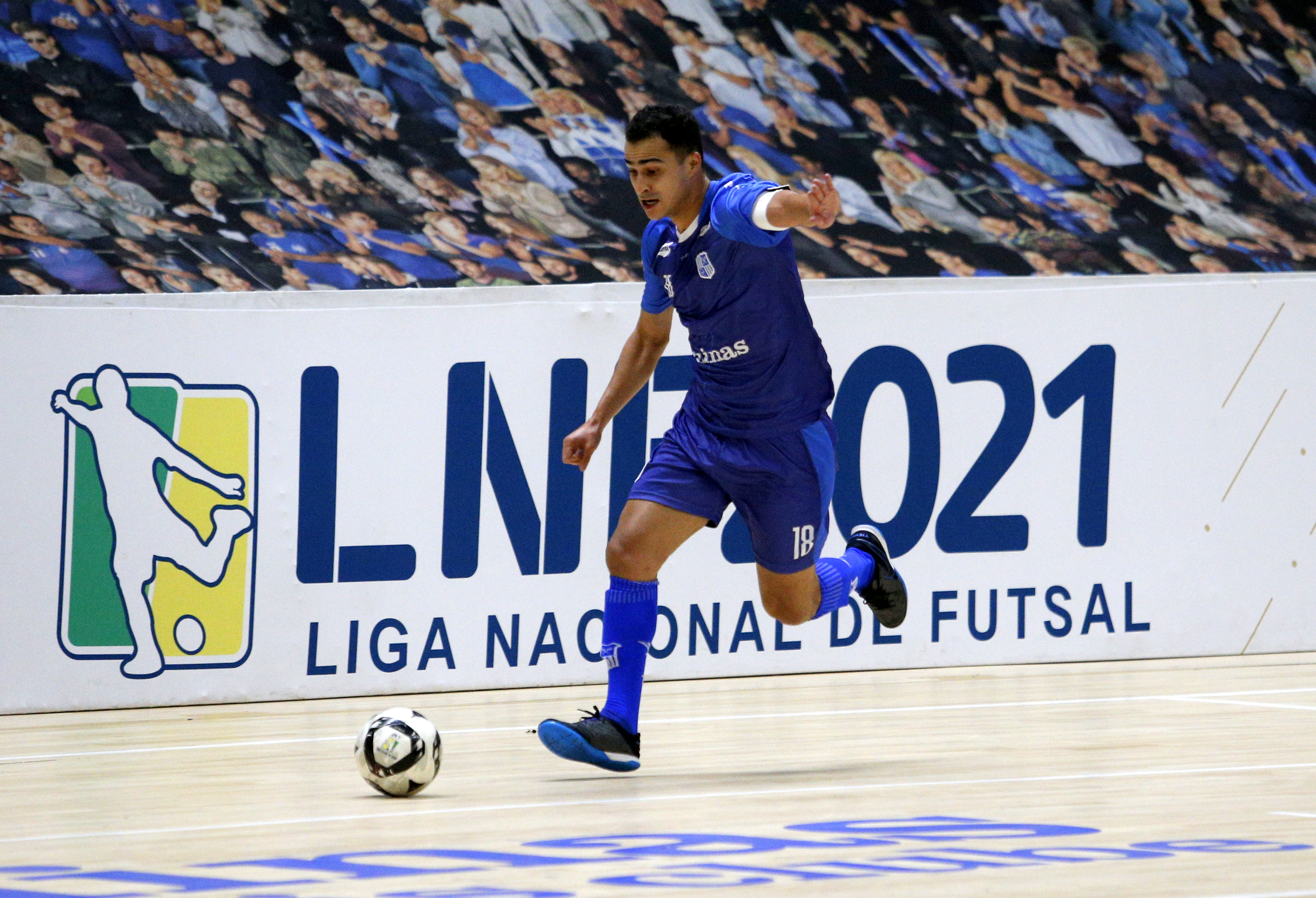 Ala Lucas Libânio anotou três gols e foi o craque do jogo (Foto: Orlando Bento/Minas Tênis Clube)