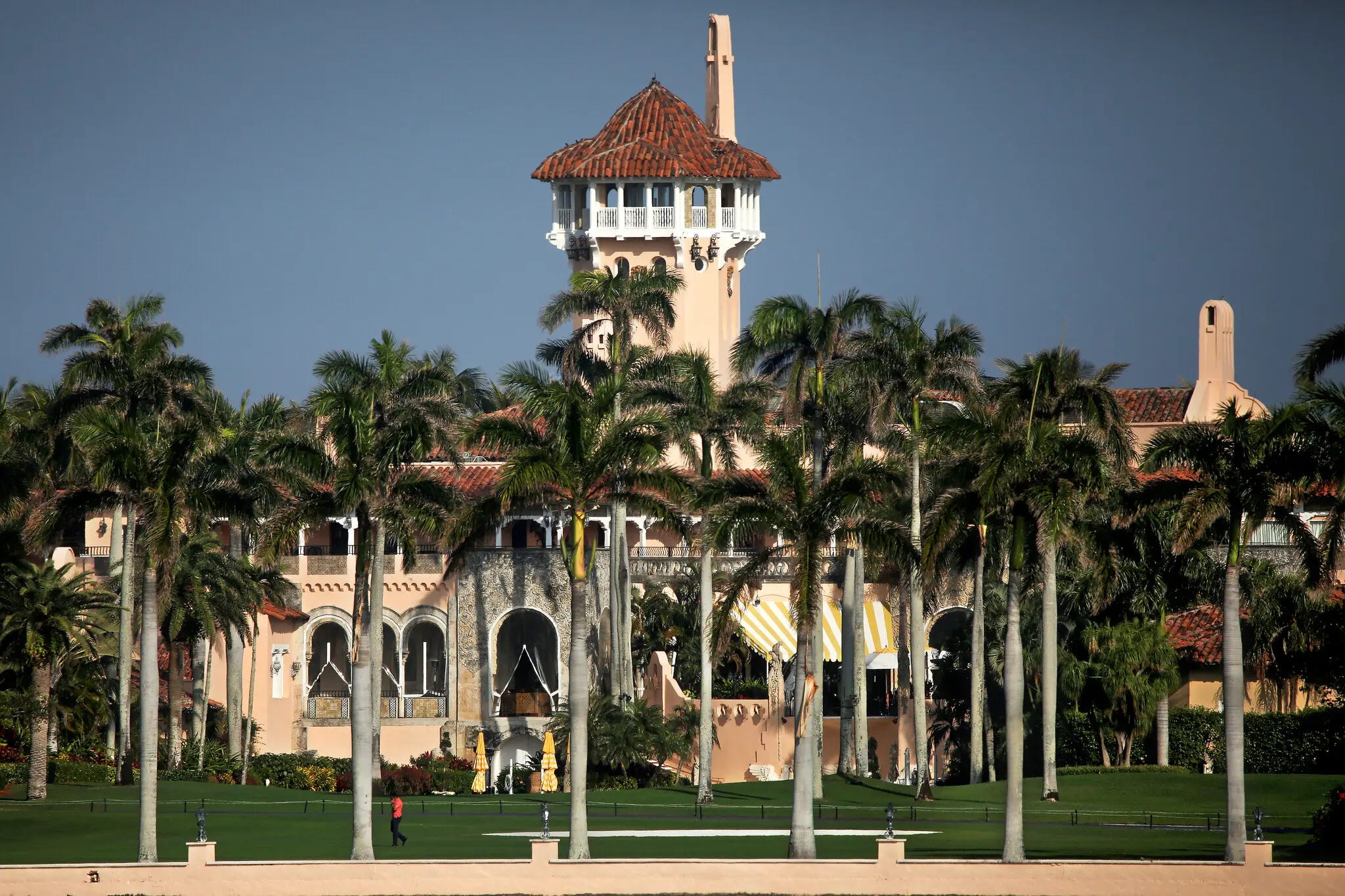 09trump-palmbeach-1-superJumbo-v2.jpg.webp 09trump-palmbeach-1-superJumbo-v2.jpg.webp