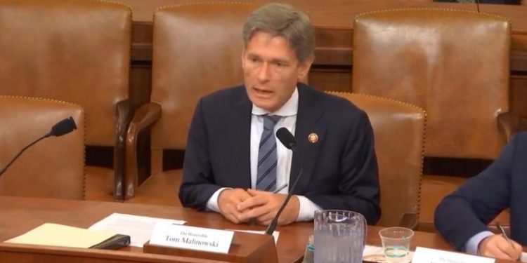 Democrat Secretly Made $1 Million Insider Dealing Off The Backs Of Dead Americans! Democrat Secretly Made $1 Million Insider Dealing Off The Backs Of Dead Americans!