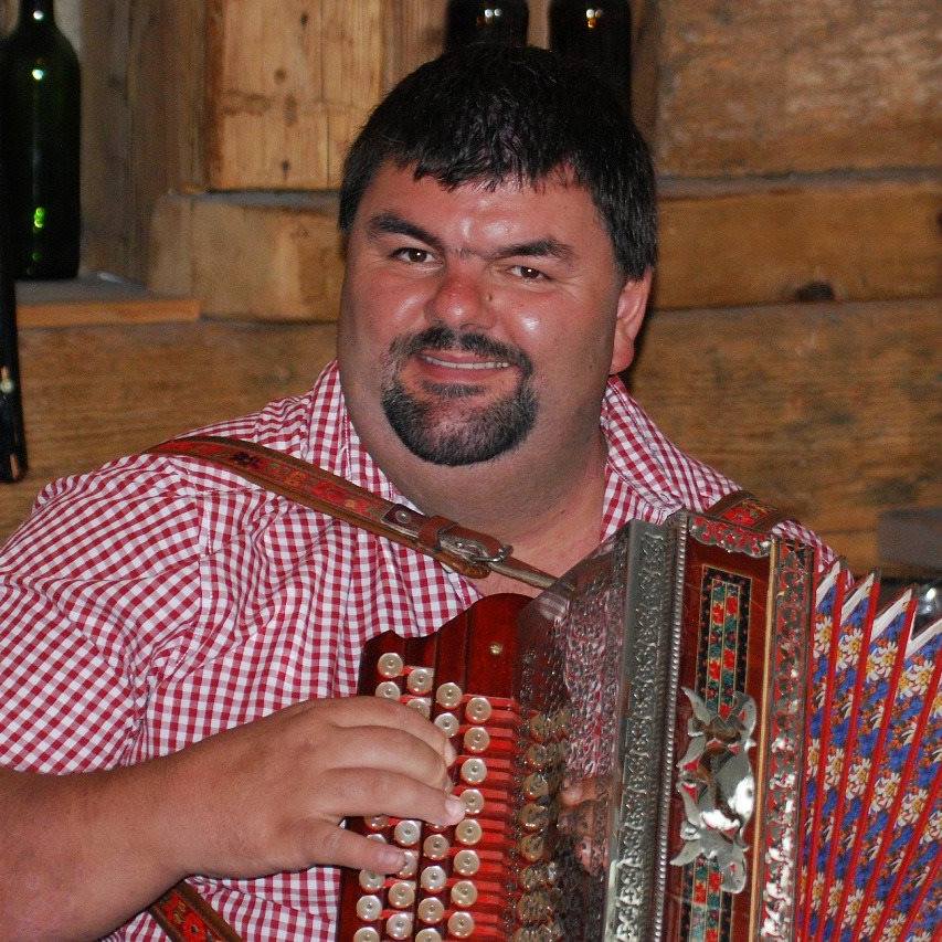 19959001_1379394392097362_3020016956887831871_n