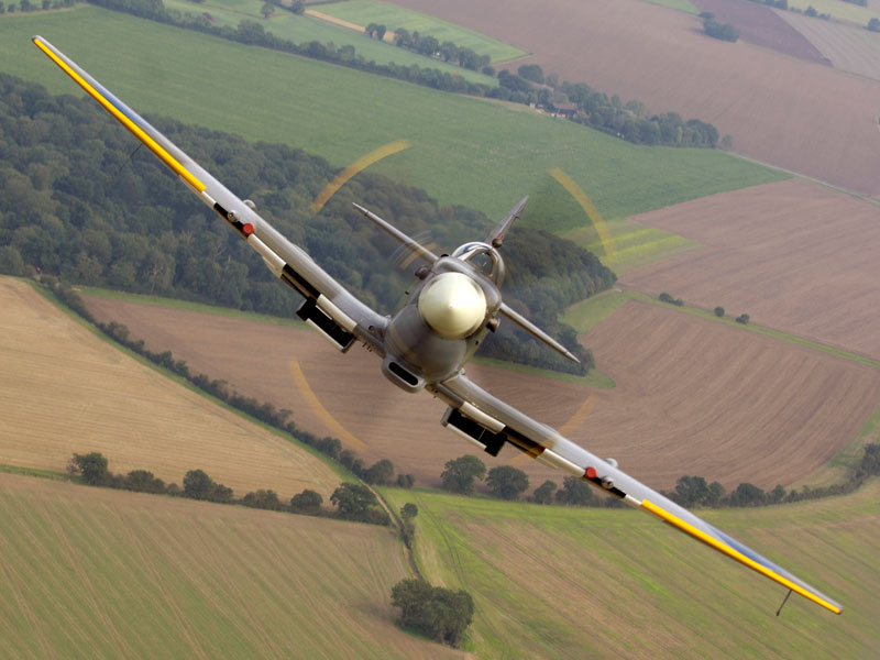 Air_to_air_image_of_a_Spitfire,_taken_over_RAF_Coningsby