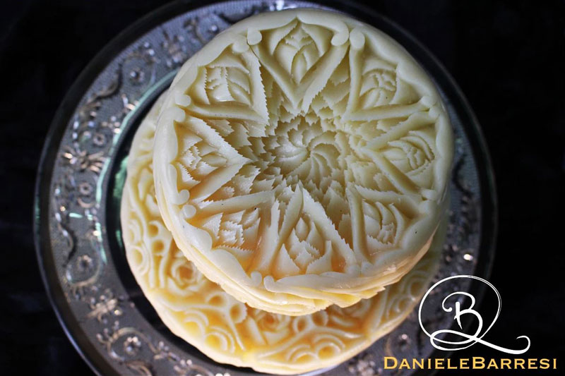 food carving by daniele barresi 2 Daniele Barresi Can Carve Anything (8 Photos)