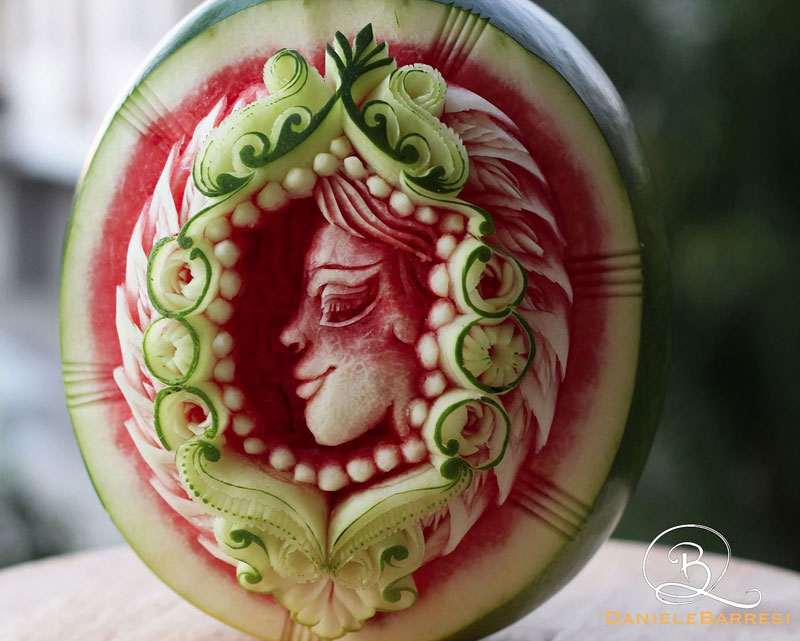 food carving by daniele barresi 7 Daniele Barresi Can Carve Anything (8 Photos)