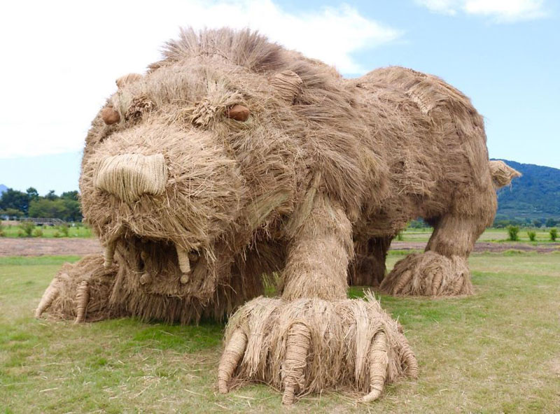 Image result for EVERY YEAR JAPANESE ART STUDENTS GET TOGETHER AND MAKE GIANT ANIMALS OUT OF STRAW