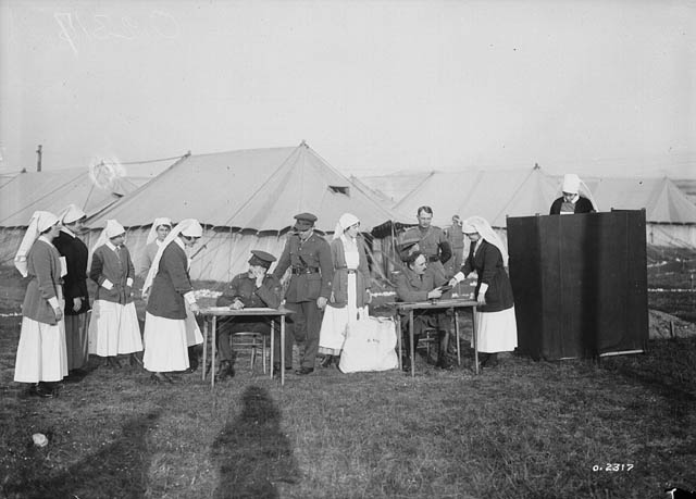 Canadian nursing nuns (Public domain)