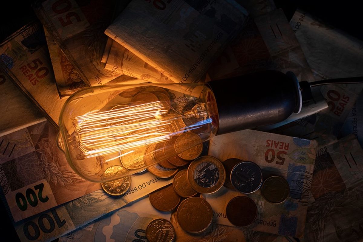 Conta, lâmpada, luz, aneel - Metrópoles