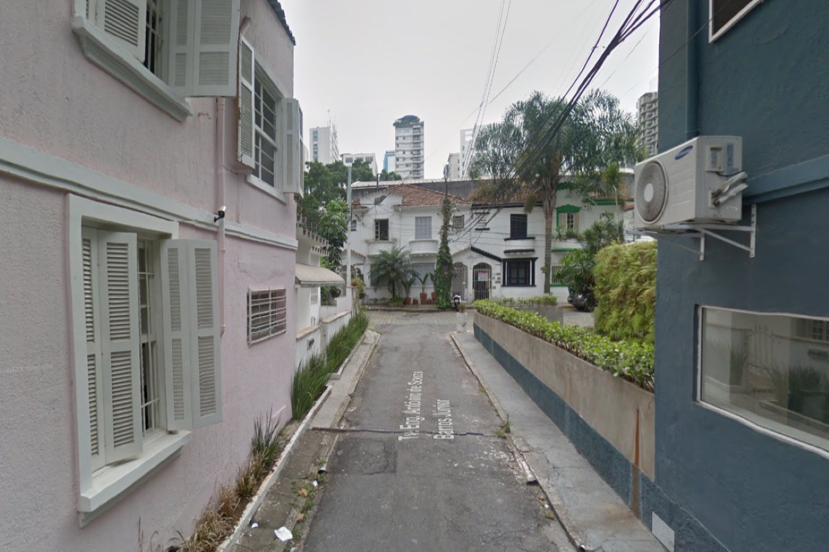 Imagem colorida de travessa nos Jardins